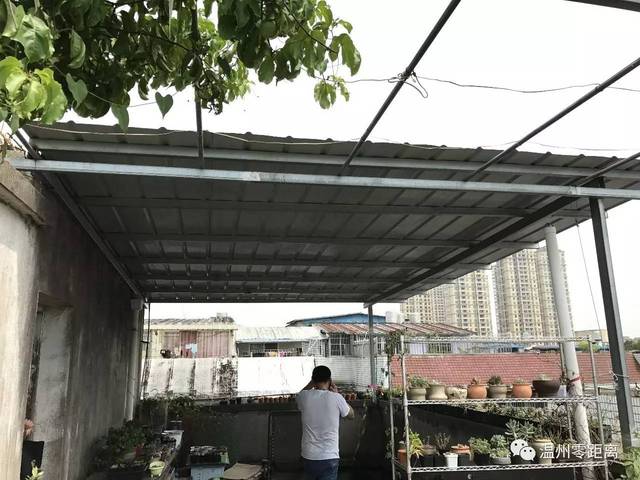 小区楼顶违建为何只拆我一家？雨棚搭建背后的常见困惑与解答